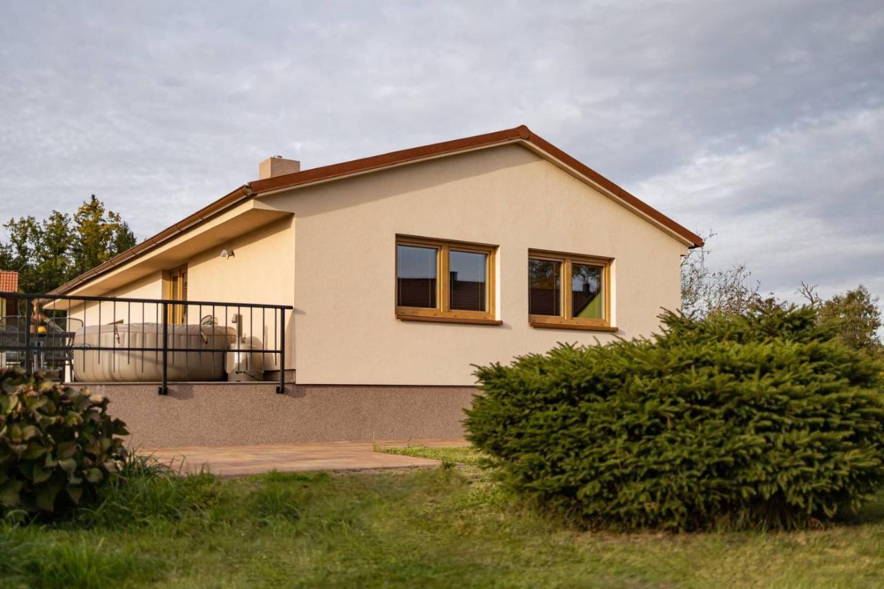 Penzion Tera U Zamku Cervena Lhota Pluhuv Zdar Exteriér fotografie